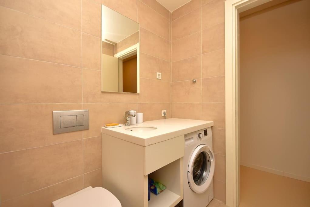 Brand New ! Seaside With Poolview & Parking Apartman Budva