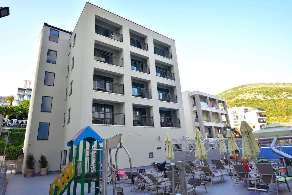 Apartman Brand New ! Seaside With Poolview & Parking *